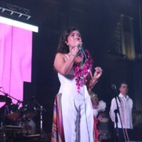 Fanny Arreola presenta la cartelera oficial del Teatro del Pueblo en la Expo Feria Octubrina Apatzingán 2025