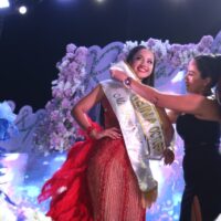 Fanny Arreola coronará a la próxima ganadora del certamen María Ilusión Primera Reina Octubrina 2025 en Apatzingán